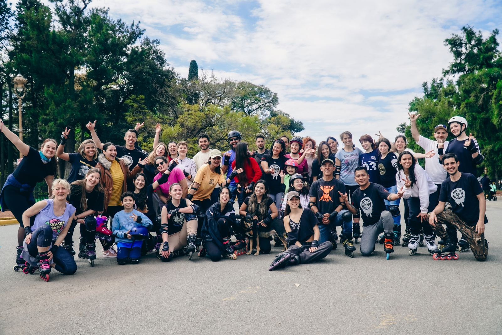 Foto grupal de la Comunidad NM Roller en un evento